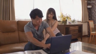 สาวน้อยขี้เงี่ยน เย็ดกับพ่อเลี้ยงตอนแม่ไม่อยู่ จัดหนักกันหลายรอบ