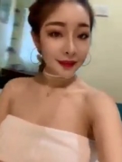 สาวน่ารักนมใหญ่หีสวยสีชมพูถ่ายคลิปอวดหุ่น