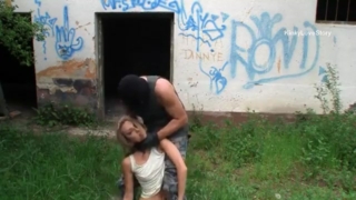 นักเรียนสาวนมเล็กน่าสงสารถูกไอ้หื่นจับบีบคอจนสลบก่อนจะจับมัดแล้วทำการข่มขืนอย่างซาดิส