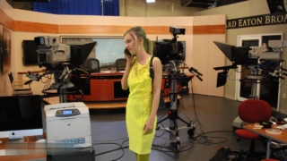 หนังโป๊ฝรั่งผู้ประกาศข่าวสาว โดนตากล้องหื่นดักข่มขืนก่อนจะให้เชือกรัดคอดับ