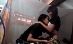 คลิปหลุดสาวมัธยมไทยเลสเบี้ยน ตั้งกล่องหัดตีฉิ่ง