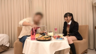 Javพาแฟนสาวมัธยมมาฉลองวันเกิด ก่อนจะเป่าเทียนแทงแบบฟินๆ