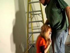 xxxลูกเจ้าของบ้าน โดนไอ้หนุ่มก่อสร้างหื่นบังคับให้อมควย ก่อนจับข่มขื่นแล้วฆ่าอำพราง